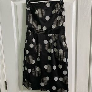 Banana republic size 4 strapless dress with pockets.